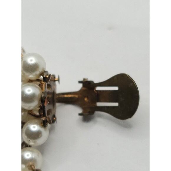 Vintage Lisner Look a Like Faux Pearl Grape Cluster Dangling Clip On Earrings - Picture 6 of 7